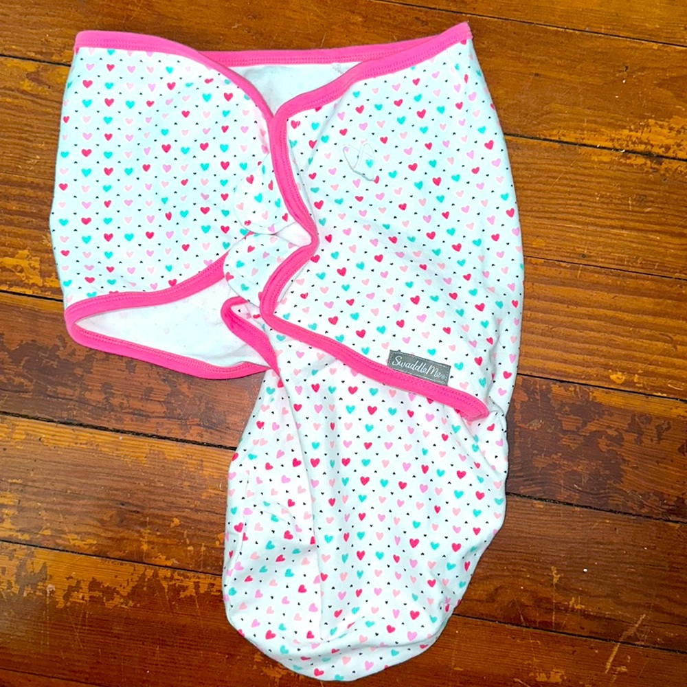 SwaddleMe wrap. Baby girl. Size SM/MD